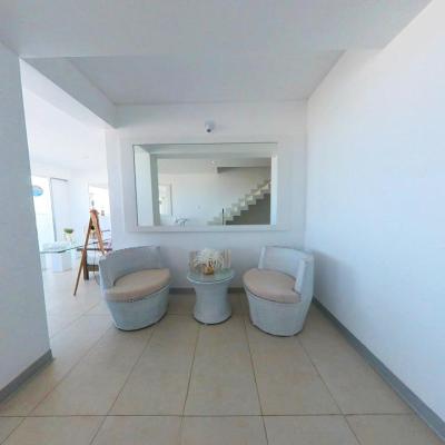 VENTA DE HERMOSO DÚPLEX FRENTE AL MAR, PIMENTEL